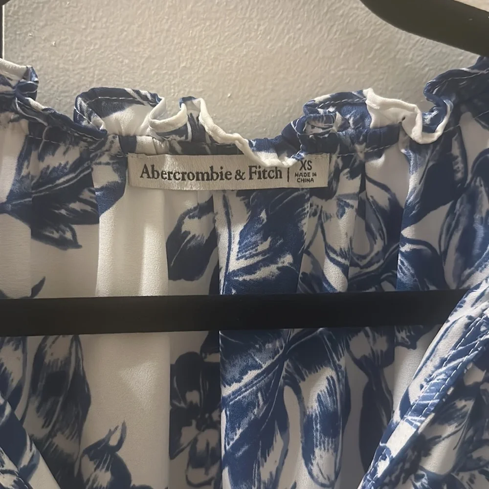 Abercrombie Ruffle Angel Sleeve Blouse Top - Size XS - Picture 3 of 5